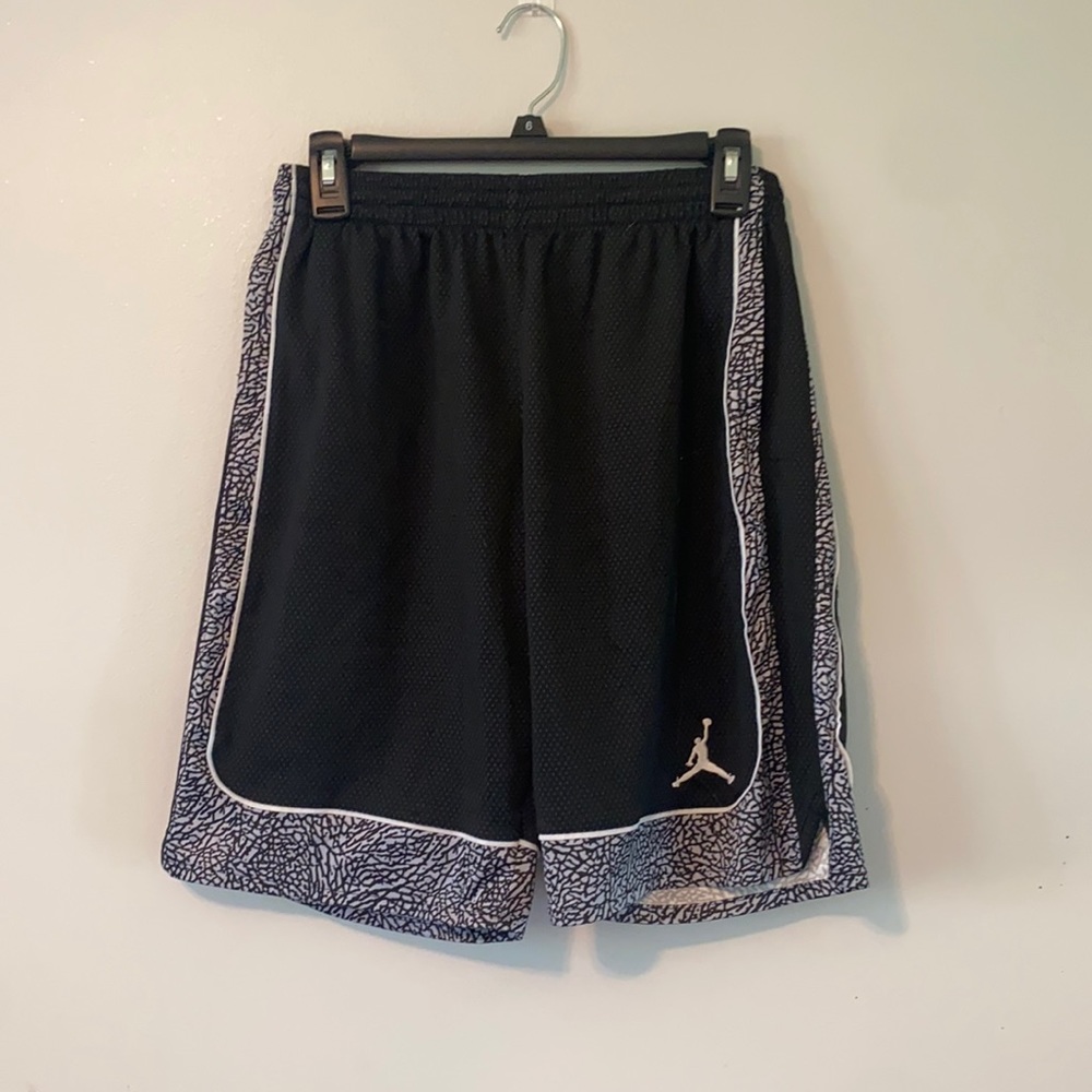 Air Jordan boys large basketball shorts